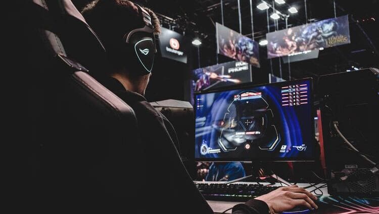 Susipažinkite su naujos kartos internetiniais žaidimais, sporto simuliatoriais bei kitais naujausiais būdais, kaip užsidirbti žaidžiant žaidimus
