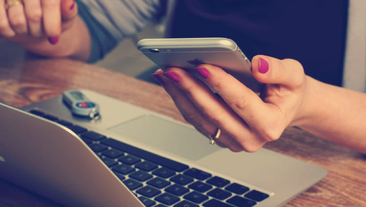Momentinės paskolos internetu yra tos pačios greitos paskolos internetu visą parą, tik liaudyje, savo vartotojų tarpe, jos yra įgavusios momentinės paskolos pavadinimą. 