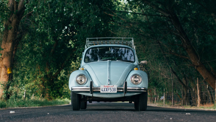 Paskola įkeičiant automobilį – tai toks skolinimosi būdas, kuomet suteiktos paskolos grąžinimas yra užtikrinamas įkeista transporto priemone. 