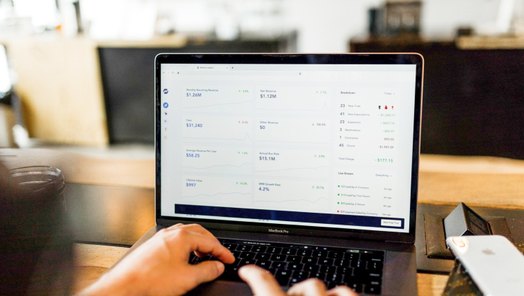 Investicijos internete yra ganėtinai nesudėtinga ir tikrai didelio pradinio kapitalo nereikalaujanti investicijų rūšis. 