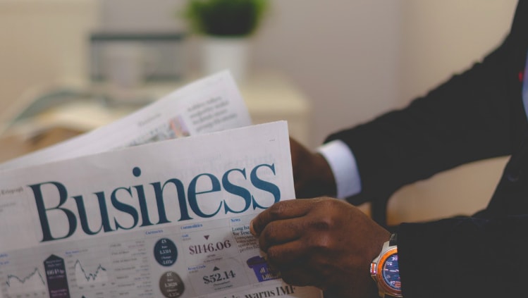 Norint investuoti į vertybinius popierius, pirma turite atsidaryti sąskaitą finansų maklerio įmonėje. Pirkti ir parduoti vertybinius popierius galima vertybinių popierių biržose.