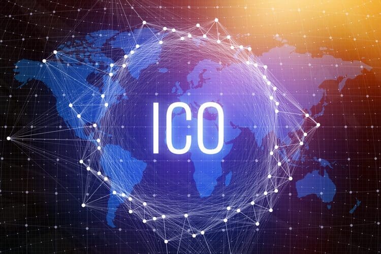 ICO - tai pirminis tokenų siūlymas, kurio metu investuotojams yra parduodami tam tikro projekto virtualūs žetonai, kuriais ateityje bus galima atsiskaityti už šio projekto teikiamas paslaugas. ICO pagalba jauni verslai gali pritraukti lėšų savo idėjų įgyvendinimui.
